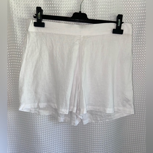 Women’s H&M home linen blend white‎ shorts size medium NWT - Picture 1 of 7
